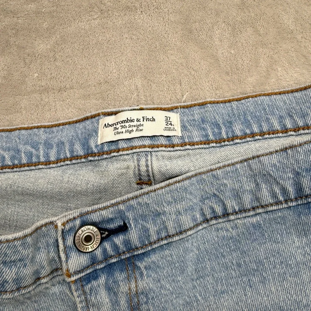 Abercrombie & Fitch The 90s Straight Jeans Womens 24 Short Light Wash Distressed